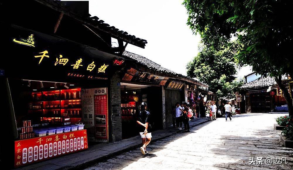 演员“强行扮嫩”的风又刮到了江苏卫视剧里,一脸疲态穿校服真尬